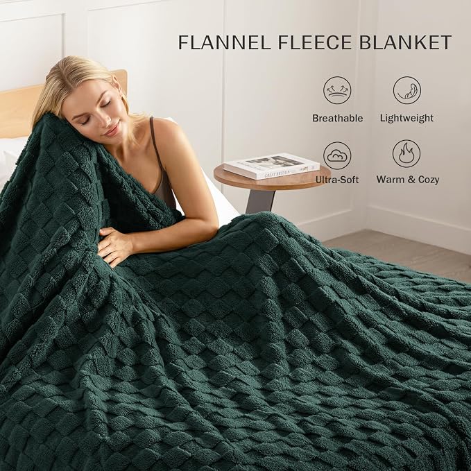 Exclusivo Mezcla 3D Checkered Fleece King Blanket for Bed, Green | Super Soft and Cozy Fluffy Blanket, Lightweigh and Breathable Blanket for Living Room, Bedroom, Decor, All Season, 104"x90"