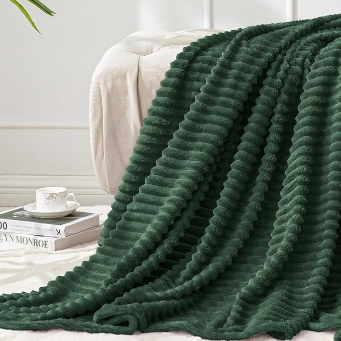 BEDELITE 3D Ribbed Emerald Green Fleece Throw Blanket for Couch, 50x60 Inch | Soft Warm Decorative Fluffy Blanket, Cozy Plush Lightweight Fuzzy Throw Blanket for Bed Sofa Home Room Decor, Gift for Women