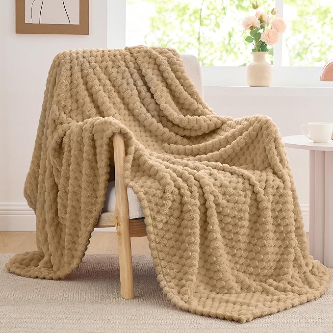 BEDELITE Camel Throw Blanket for Couch, Soft Cozy Gifts for Women, 50 * 60 | 3D Jacquard Decorative Fleece Blanket, Super Soft Plush Throws, Cute Birthday Gift for Women & Men, Suitable for All Seasons