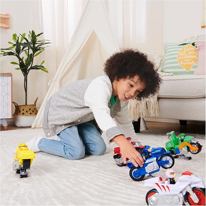 Paw Patrol, Moto Pups Chase’s Deluxe Pull Back Motorcycle Vehicle with Wheelie Feature and Toy Figure