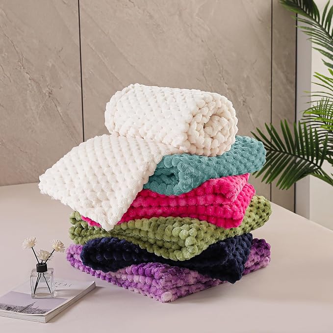 Exclusivo Mezcla 3D Fleece Twin Size Blanket for Bed, Celadon | Extra Soft Fuzzy Plush Lightweight Bed Blankets, Cozy Fluffy Decorative Blankets for All Seasons, 60x80 Inches