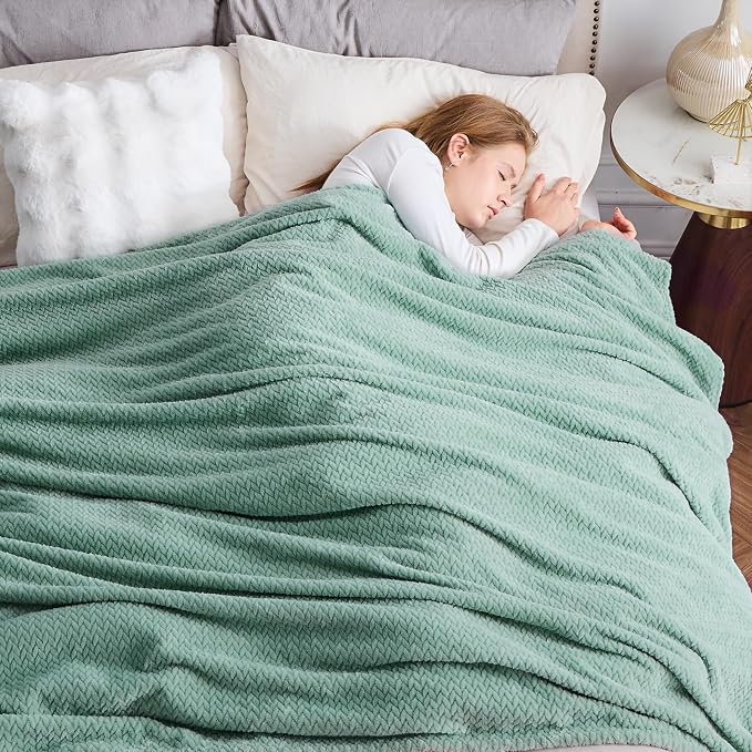NEWCOSPLAY Fleece Leaves Pattern King Blanket, Mint Green, 90"x110" | Super Soft Throw Blanket, Lightweight Cozy Bed Sofa Blanket, Premium Silky Flannel Fleece, Travel Blanket for All Season Use