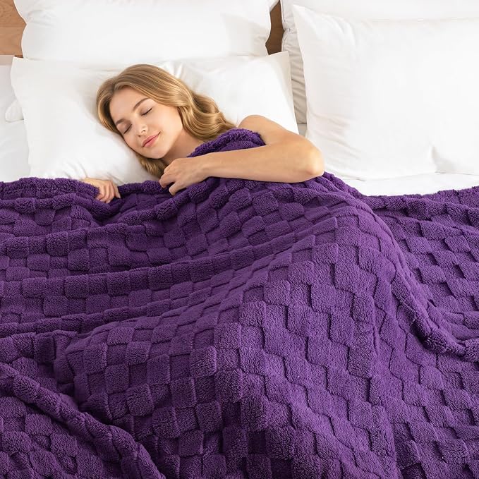 Exclusivo Mezcla 3D Checkered Fleece Twin Blanket for Bed, Purple | Super Soft and Cozy Fluffy Bed Blanket, Cute Fuzzy Blanket for Teens Back to School, Dorm Essentials, All Season, 60"x80"