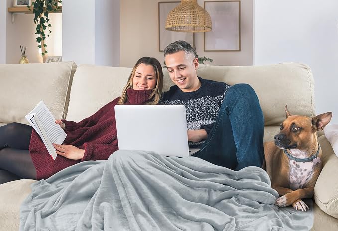 Utopia Bedding Soft Fleece Bed Blanket Twin Size Light Grey (60x80 Inch) | Microfiber Plush Warm Lightweight Breathable Cozy Blanket Anti-Static, All Season Use, Gift for Women and Men