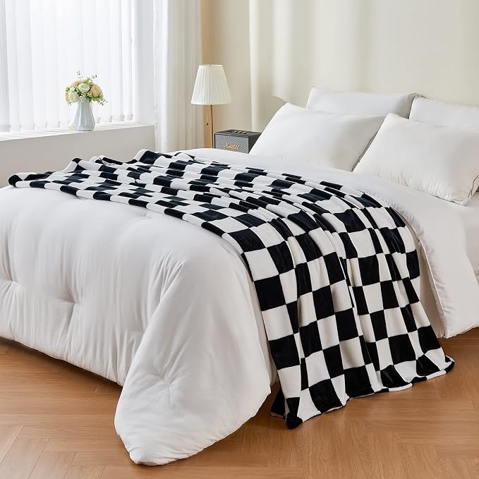 BEDELITE Plaid Fleece Twin Blanket, Black & White Checkered 60x80 Inches | 100% Polyester Microfibe, Soft, Lightweight, Warm, Classic Cherckerde Blanket, Room Decor, Machine Washable, for Couch Bed