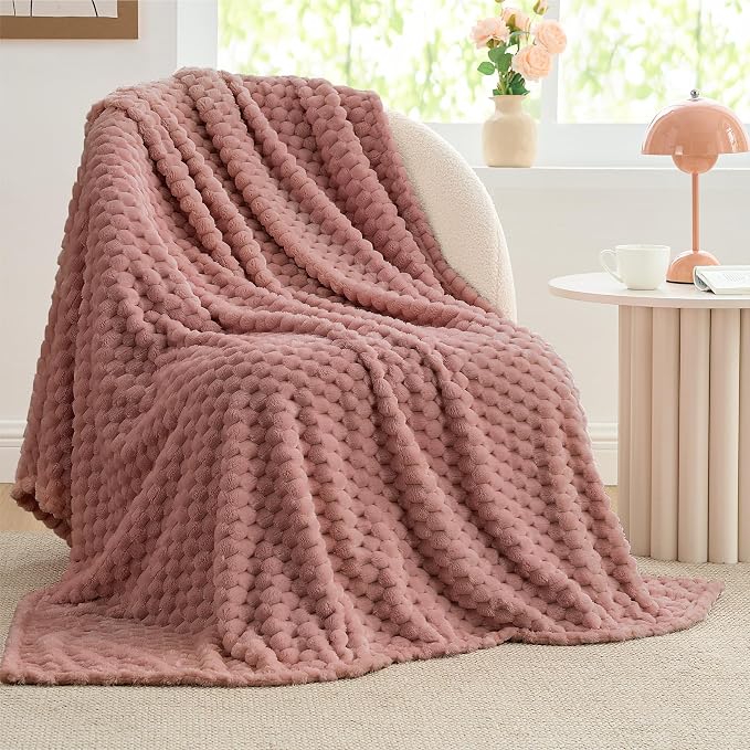 BEDELITE Dusty Pink Twin Blanket for Couch, Soft Cozy Gift for Women, 60*80 | 3D Jacquard Decorative Fleece Blanket, Super Soft Plush Throws, Cute Birthday Gift for Women & Men, Suitable for All Seasons