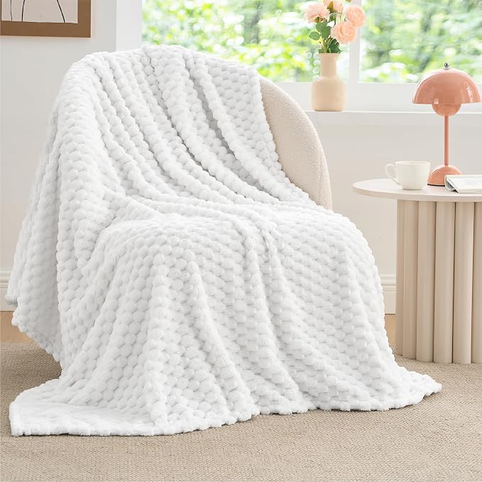 BEDELITE White Throw Blanket for Couch, Soft Cozy Gifts for Women, 50 * 60 | 3D Jacquard Decorative Fleece Blanket, Super Soft Plush Throw, Cute Birthday Gift for Women & Men, Suitable for All Seasons