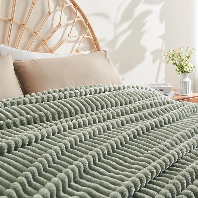 NEWCOSPLAY Super Soft Twin Blanket Sage Green Premium Silky Flannel Fleece 3D Ribbed Jacquard Lightweight Bed Blanket All Season Use (Sage Green Ribbed, Twin(60"x80"))