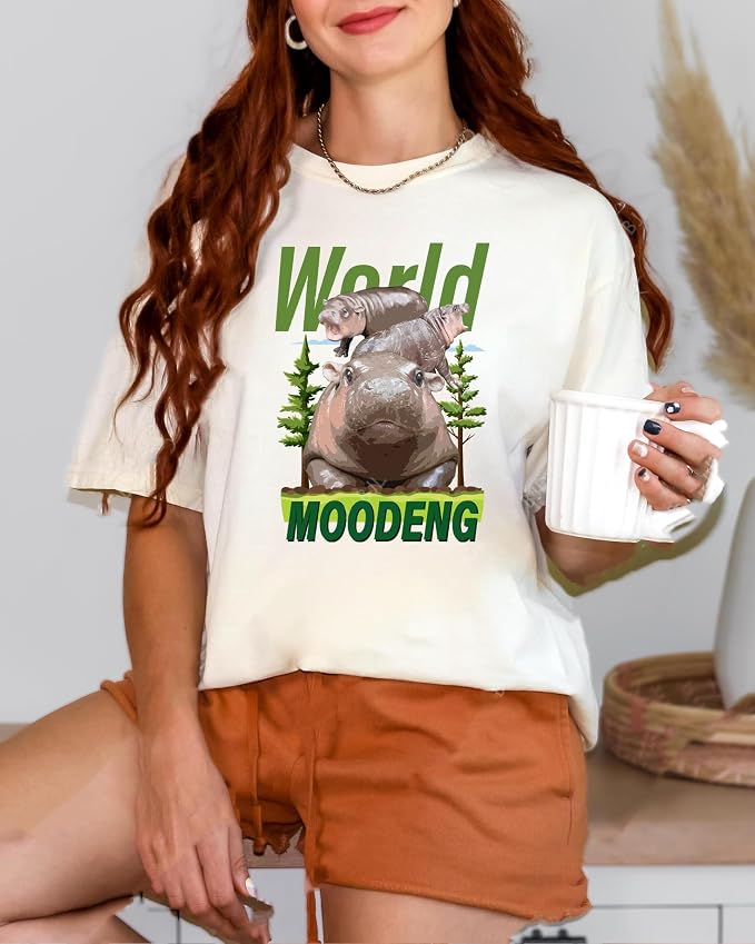 YOUNG GREEN Moo Deng Cute Sweatshirt Moo Deng Bouncy Pig T-Shirt The Cute Baby Hippo Sweatshirt Gift For Womens