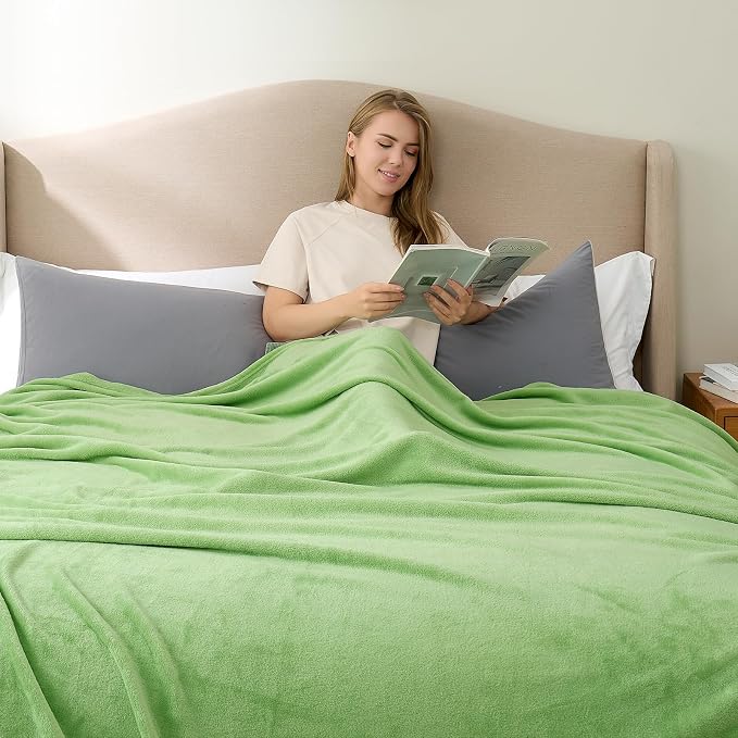 Hansleep Throw Grass Green Fleece Blanket, Soft Flannel Bed Blanket | Fuzzy Cozy Blanket 50x60 Inches, Multi-use for Bed, Sofa, Couch, Travel, Camping, All Season Warm Lightweight Cover