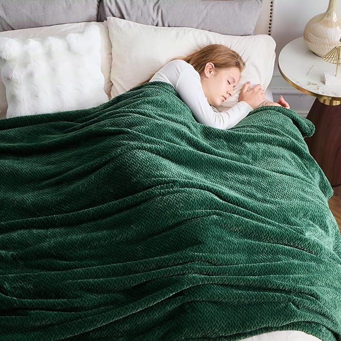 NEWCOSPLAY Fleece Leaves Pattern King Blanket, Dark Green, 90"x110" | Super Soft Throw Blanket, Lightweight Cozy Bed Sofa Blanket, Premium Silky Flannel Fleece, Travel Blanket for All Season Use