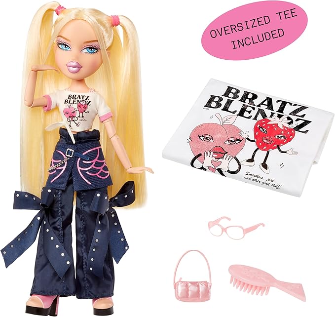 Bratz Stylin' Cloe Fashion Doll with Customizable T-Shirt for You and Accessories