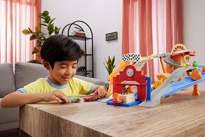Mattel Disney and Pixar Cars Toy Playset, Lightning McQueen & Chicks Hicks & 2 Pitty Crew Vehicles, 2 Ways to Race, Race & Rescue Rescue Road Raceway