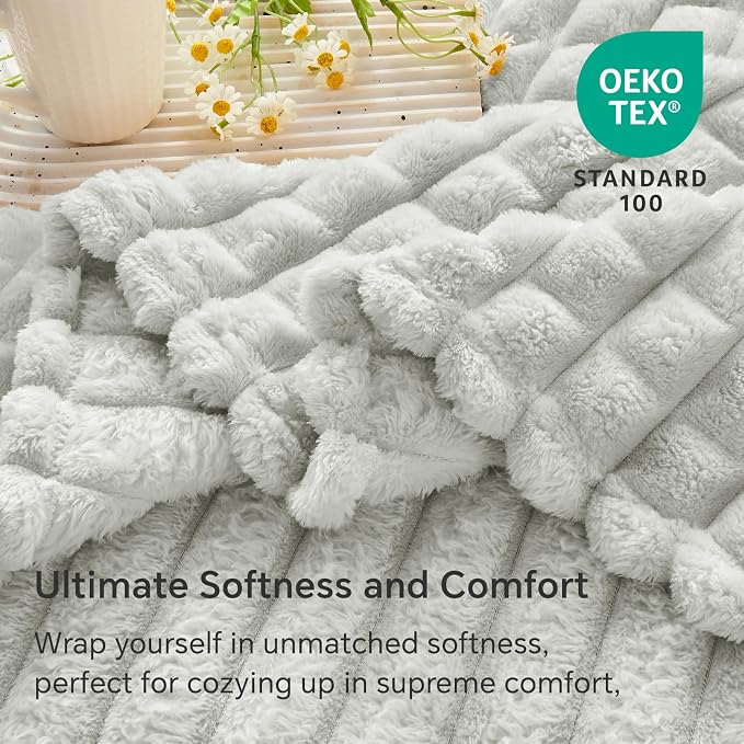 BEDELITE 3D Checked Light Grey Fleece Throw Blanket for Couch, 50x60 Inches | Soft Warm Fuzzy Fluffy Blanket for Bed Sofa, Lightweight Plush Cozy Blankets for Home Room Decor, Gift for Women, All Season
