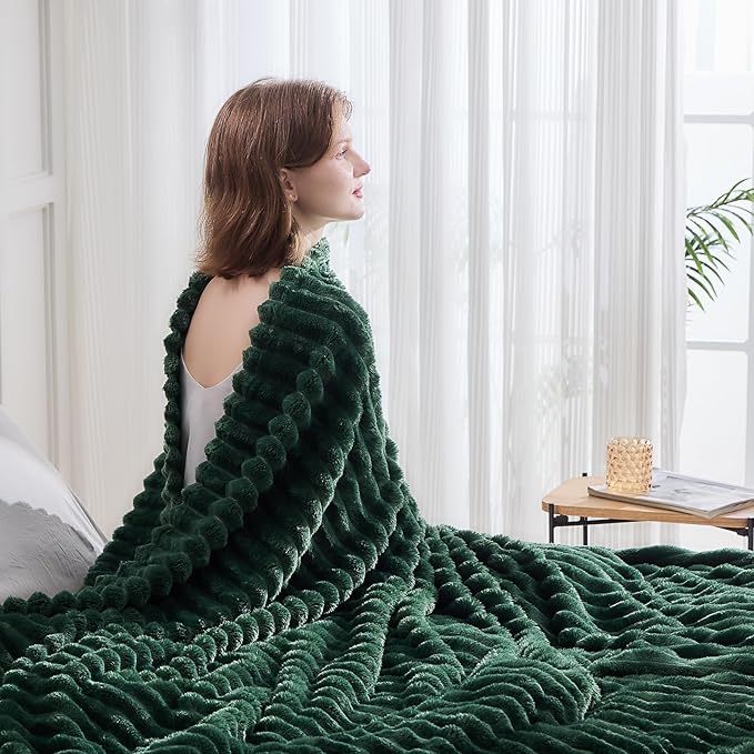 NEWCOSPLAY Super Soft King Blanket Dark Green Premium Silky Flannel Fleece 3D Ribbed Jacquard Lightweight Bed Blanket All Season Use (Dark Green Ribbed, King(90"x110"))