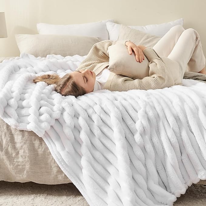 NEWCOSPLAY Super Soft King Blanket White Premium Silky Flannel Fleece 3D Ribbed Jacquard Lightweight Bed Blanket All Season Use (White Ribbed, King(90"x110"))