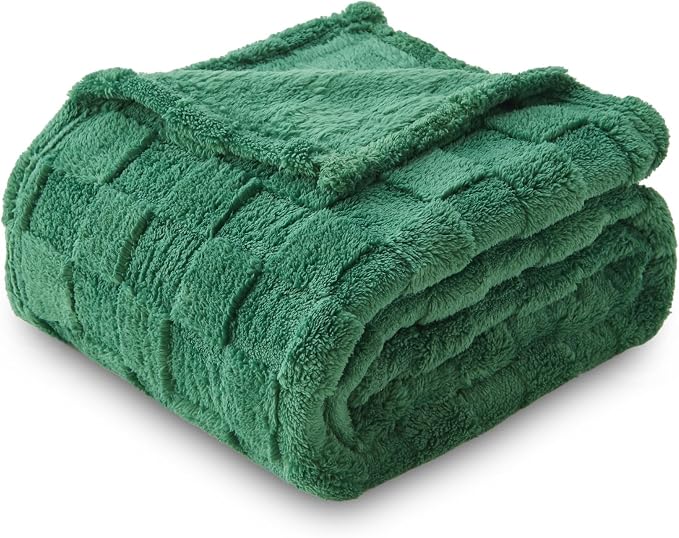 NEWCOSPLAY 3D Checkered Flannel Throw Blanket, Dark Green, 50"x70" | Super Soft Cute Lightweight Decorative Premium Silky Fleece Blanket for Couch Sofa Bed, Gift for Women Men, All Season Use