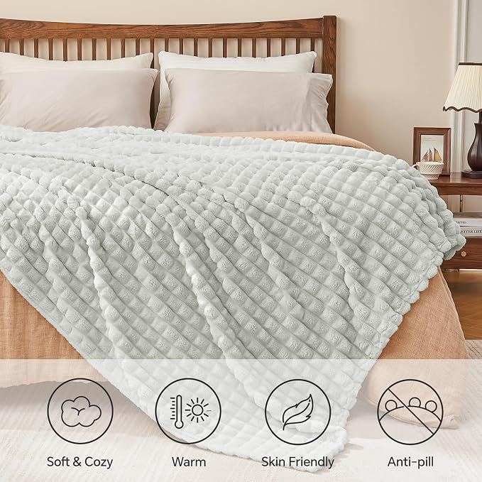 BEDELITE 3D Checked Light Grey Fleece Throw Blanket for Couch, 50x60 Inches | Soft Warm Fuzzy Fluffy Blanket for Bed Sofa, Lightweight Plush Cozy Blankets for Home Room Decor, Gift for Women, All Season
