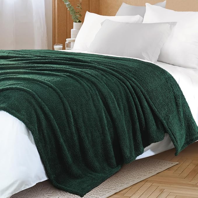 Exclusivo Mezcla Fleece Bed Blankets King Size for Bed, 90" x 104" | Super Soft and Cozy Fluffy Blanket for Women, Lightweight and Fuzzy Large Blanket for Bedroom , All Season, Forest Green