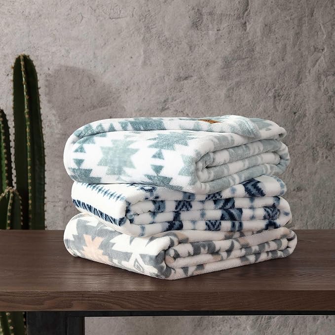Wrangler - Blanket, Super Soft Sherpa Bedding, Yellowstone Inspired Throw Blanket for Couch or Bed (Dakota Grey, 50" x 60")