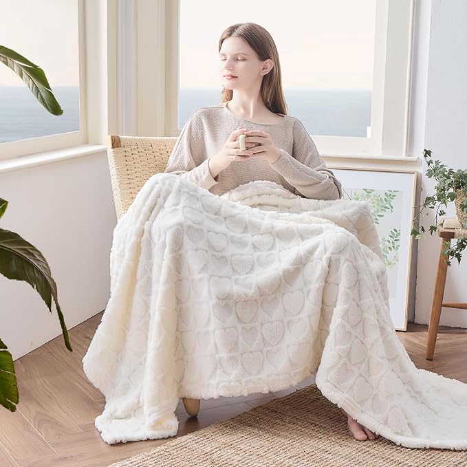NEWCOSPLAY 3D Heart Checkered Flannel Queen Blanket, Off White, 90"x90" | Super Soft Cute Lightweight Decorative Premium Silky Fleece Blanket for Couch Sofa Bed, Gift for Women Men, All Season Use