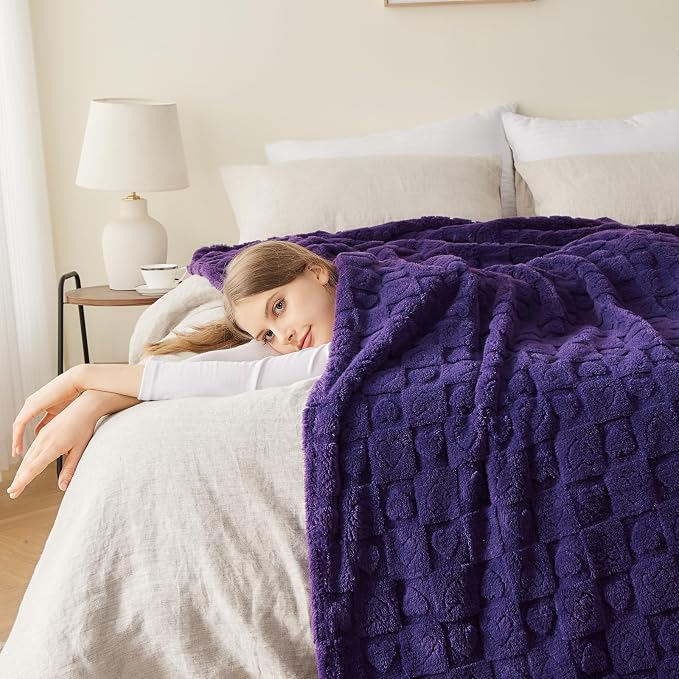 NEWCOSPLAY 3D Heart Checkered Flannel Throw Blanket, Purple Heart, 50"x70" | Super Soft Cute Lightweight Decorative Premium Silky Fleece Blanket for Couch Sofa Bed, Gift for Women Men, All Season Use