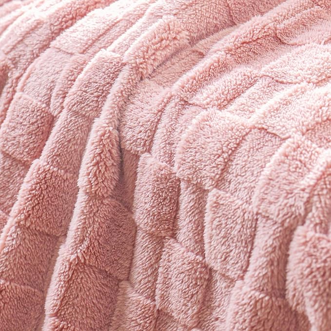 Exclusivo Mezcla 3D Checkered Fleece Twin Blanket for Bed, Pink | Super Soft and Cozy Fluffy Bed Blanket, Cute Fuzzy Blanket for Teens Back to School, Dorm Essentials, All Season, 60"x80"