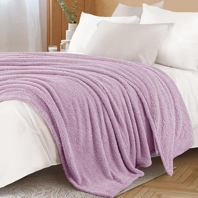 Exclusivo Mezcla Fleece Twin Size Blanket for Couch and Bed, 60" x 80" | Super Soft and Cozy Fluffy Blanket for Women, Lightweight and Fuzzy Blanket for Teens Back to School, Light Purple