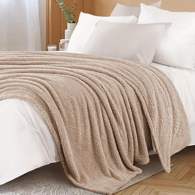 Exclusivo Mezcla Fleece Twin Size Blanket for Couch and Bed, 60" x 80" | Super Soft and Cozy Fluffy Blanket for Women, Lightweight and Fuzzy Blanket for Teens Back to School, All Season, Camel