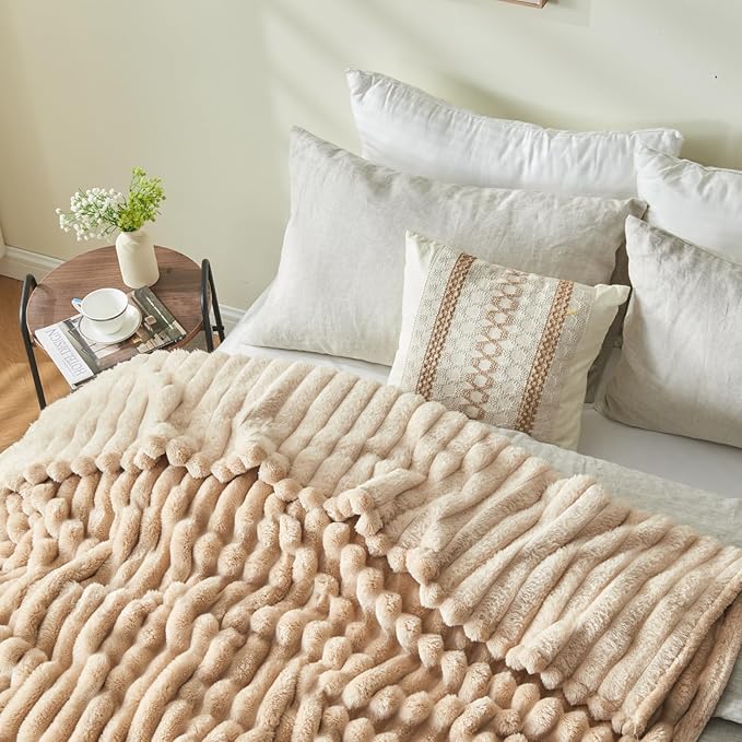 NEWCOSPLAY Super Soft King Blanket Brown Premium Silky Flannel Fleece 3D Ribbed Jacquard Lightweight Bed Blanket All Season Use (Brown Ribbed, King(90"x110"))