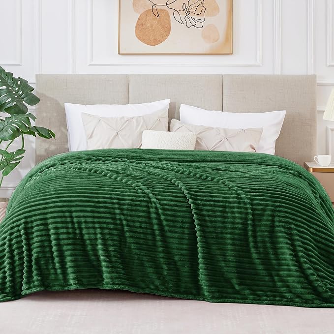 BEDELITE Ribbed Jacquard Dark Green Blankets Queen Size for Bed, 90x90 Inch | Soft Warm Decorative Fluffy Blanket, Cozy Fuzzy Lightweight Plush Fleece Throw Blankets for Bed, Room Decor, Gift for Women