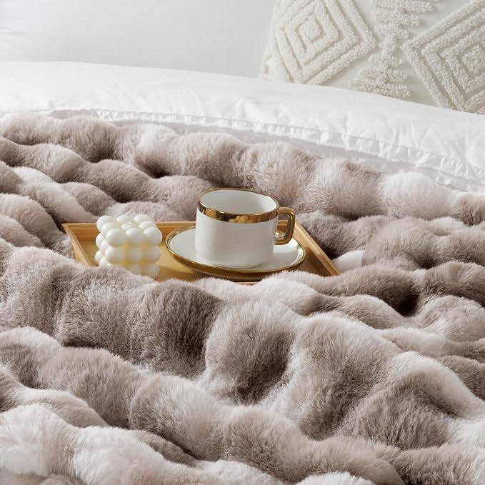 Luxury 1000GSM Rabbit Faux Fur Blanket, Super Heavy Warm Cozy Brown Blankets for Couch Bed Sofa, Ruched Plush Fuzzy Elegant Soft Reversible Mink Blanket Living Room Bedroom, 90" x 90"