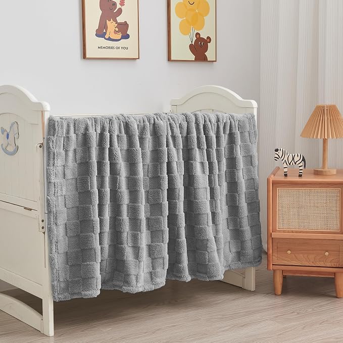 NEWCOSPLAY 3D Checkered Flannel Throw Blanket, Grey Checkered, 50"x70" | Super Soft Cute Lightweight Decorative Premium Silky Fleece Blanket for Couch Sofa Bed, Gift for Women Men, All Season Use