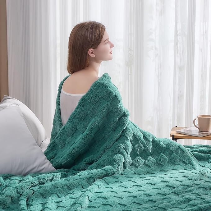 NEWCOSPLAY 3D Checkered Flannel Twin Blanket, Mint Green, 60"x80" | Super Soft Cute Lightweight Decorative Premium Silky Fleece Blanket for Couch Sofa Bed, Gift for Women Men, All Season Use