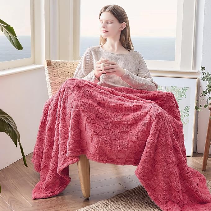 NEWCOSPLAY 3D Checkered Flannel King Blanket, Coral Pink, 90"x110" | Super Soft Cute Lightweight Decorative Premium Silky Fleece Blanket for Couch Sofa Bed, Gift for Women Men, All Season Use