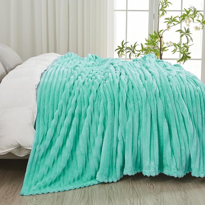 NEWCOSPLAY Super Soft Queen Blanket Aqua Premium Silky Flannel Fleece 3D Ribbed Jacquard Lightweight Bed Blanket All Season Use (Aqua Ribbed, Queen(90"x90"))