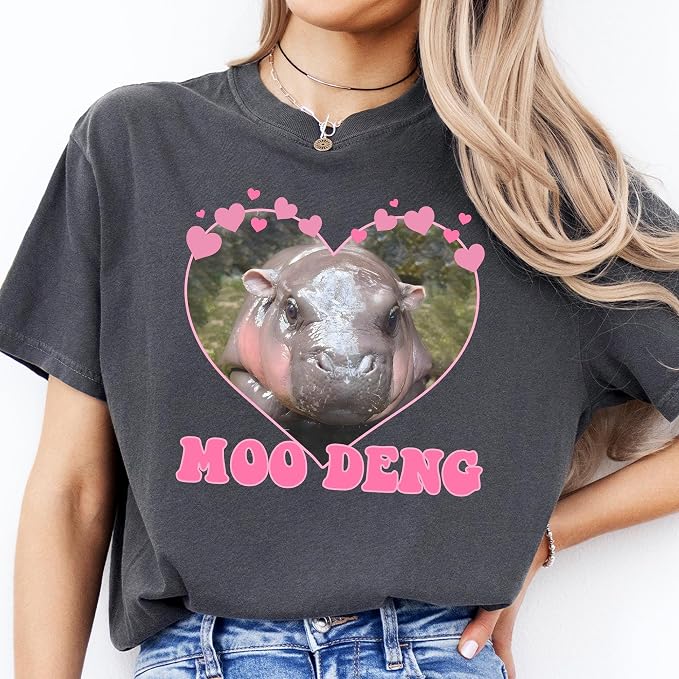YOUNG GREEN Moo Deng Cute Sweatshirt Moo Deng Bouncy Pig T-Shirt The Cute Baby Hippo Sweatshirt Gift For Womens