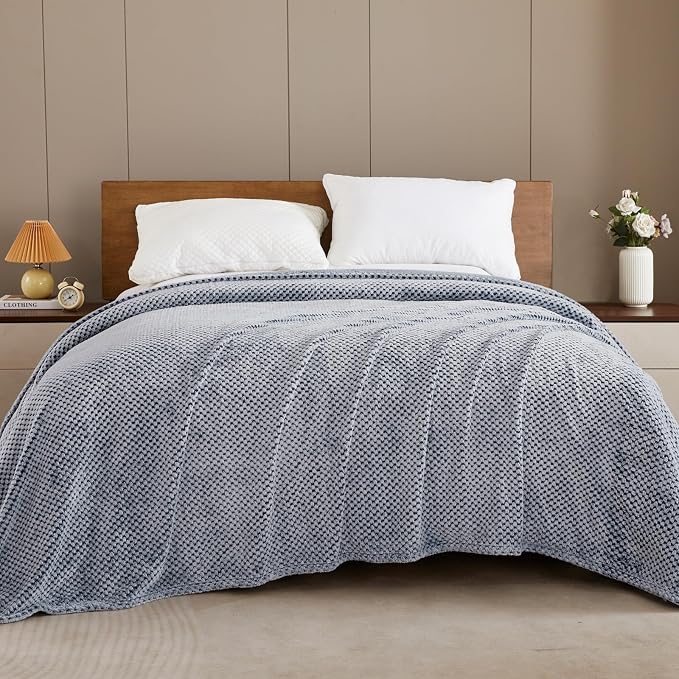 Exclusivo Mezcla Soft Waffle Fleece Bed Blanket Queen Size, Heather Navy | Lightweight Plush Blanket for Bed, Bedroom, Cozy Flannel with Waffle Texture, Stylish Home Decor, All Season, 90x90 Inches
