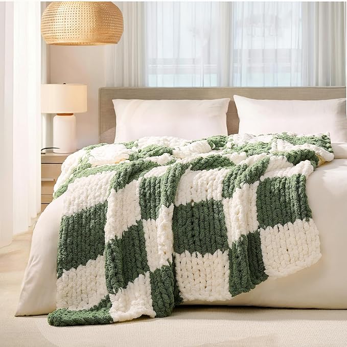 L'AGRATY Chunky Knit Throw Blanket for Couch 50 x 60 Inches Green Checkered | Handmade Chenille Crochet Blanket for Sofa Bed, Thick Cable Knitted Blankets for Room Home Decor, Birthday Gift for Women Mom