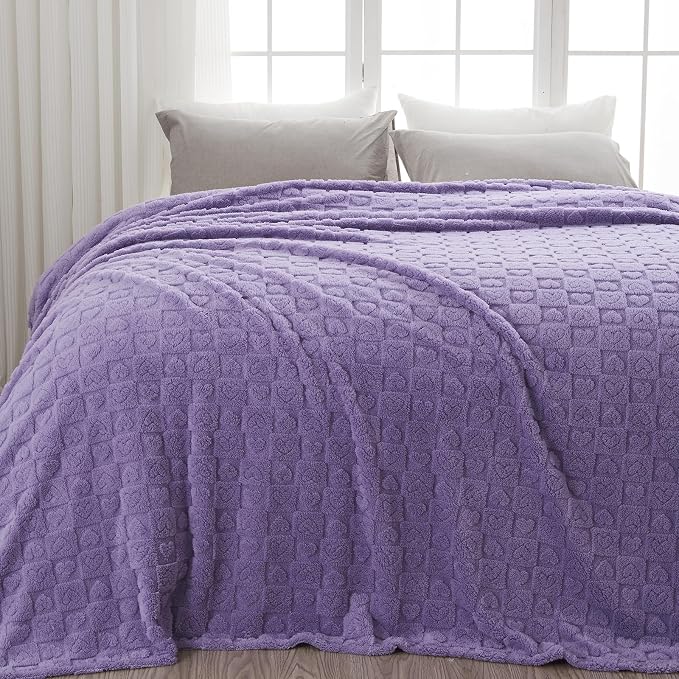 NEWCOSPLAY 3D Heart Checkered Flannel King Blanket, Lavender, 90"x110" | Super Soft Cute Lightweight Decorative Premium Silky Fleece Blanket for Couch Sofa Bed, Gift for Women Men, All Season Use