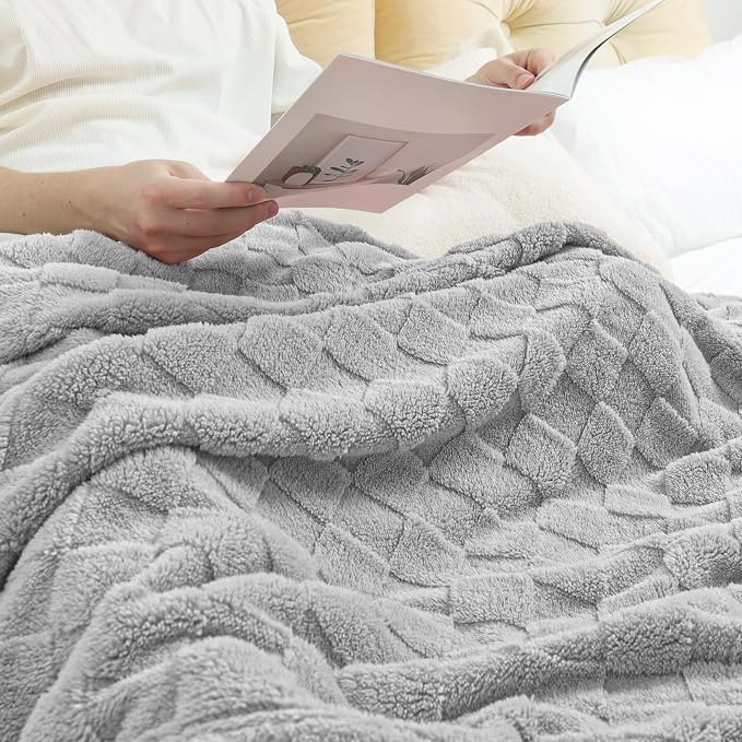 Exclusivo Mezcla 3D Checkered Fleece Throw Blanket for Couch, Light Grey | Super Soft and Cozy Fluffy Throw, Lightweight and Breathable, Cute Fuzzy Blanket for Sofa, Home Decor, All Season, 50"x60"