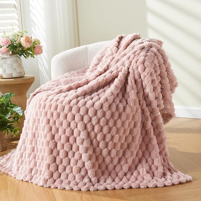 NEWCOSPLAY Super Soft King Blanket Pink Premium Silky Flannel Fleece 3D Clouds Stylish Jacquard Lightweight Bed Blanket All Season Use 350GSM (Pink, King(90"x110"))