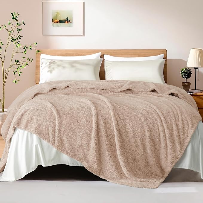 Exclusivo Mezcla Fleece Twin Size Blanket for Couch and Bed, 60" x 80" | Super Soft and Cozy Fluffy Blanket for Women, Lightweight and Fuzzy Blanket for Teens Back to School, All Season, Camel