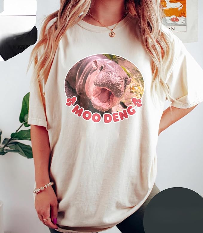 YOUNG GREEN Moo Deng Sweatshirt Moo Deng Bouncy Pig T-Shirt The Cute Baby Hippo Sweatshirt Gift For Moo Deng Lovers