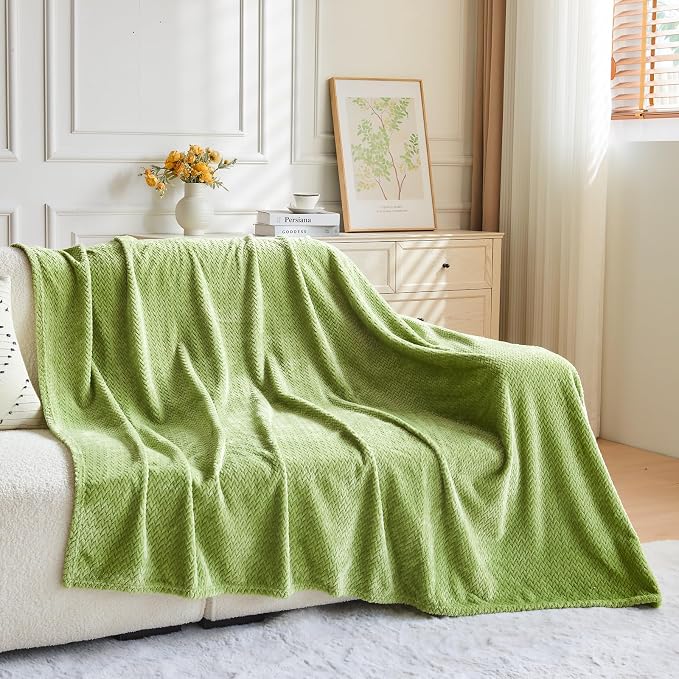 NEWCOSPLAY Fleece Leaves Pattern Twin Blanket, Green, 60"x80" | Super Soft Throw Blanket, Lightweight Cozy Bed Sofa Blanket, Premium Silky Flannel Fleece, Travel Blanket for All Season Use