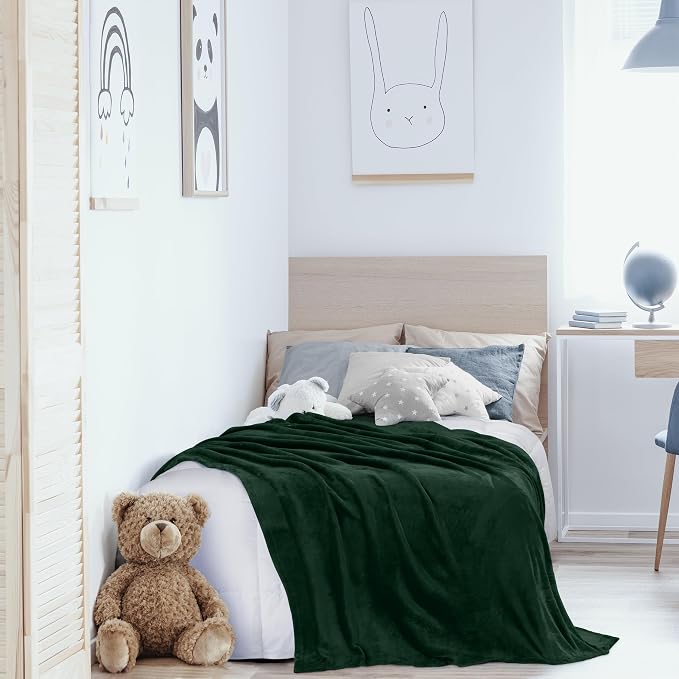 Utopia Bedding Soft Fleece Bed Blanket Twin Size Forest Green (60x80 Inch) | Microfiber Plush Warm Lightweight Breathable Cozy Blanket Anti-Static, All Season Use, Gift for Women and Men