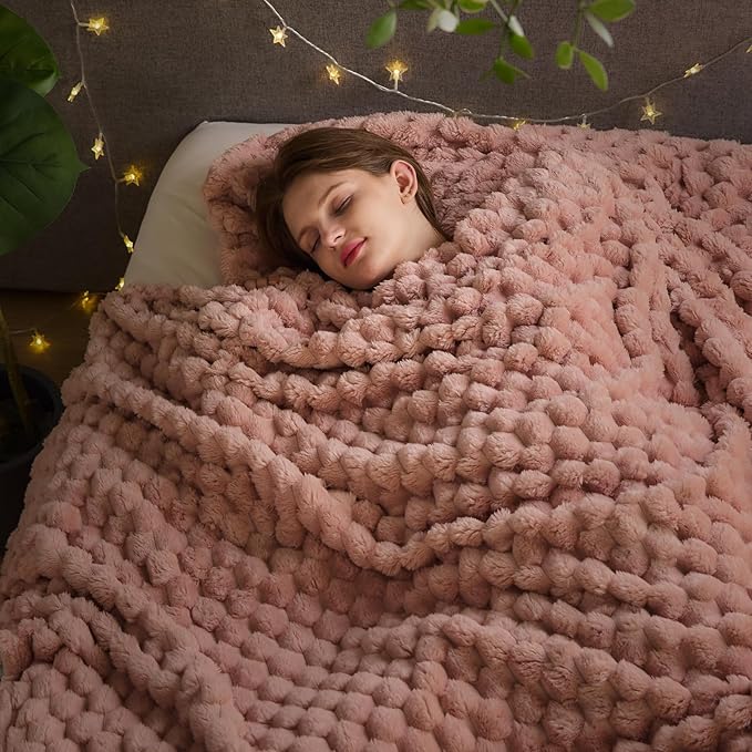 NEWCOSPLAY Super Soft Queen Blanket Pink Premium Silky Flannel Fleece 3D Clouds Stylish Jacquard Lightweight Bed Blanket All Season Use 350GSM (Pink, Queen(90"x90"))