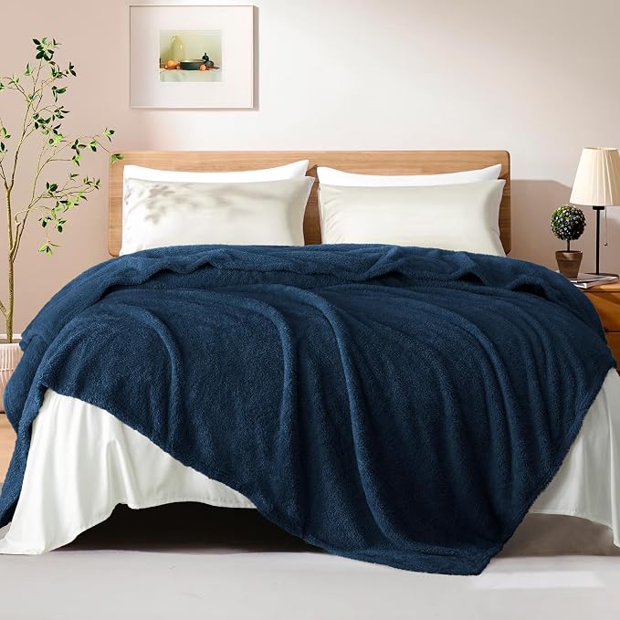 Exclusivo Mezcla Fleece Bed Blankets King Size for Bed, 90" x 104" | Super Soft and Cozy Fluffy Blanket for Women, Lightweight and Fuzzy Large Blanket for Bedroom , All Season, Navy Blue