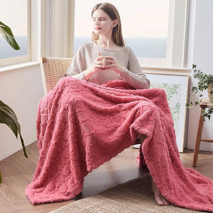 NEWCOSPLAY 3D Heart Checkered Flannel Throw Blanket, Coral Pink, 50"x70" | Super Soft Cute Lightweight Decorative Premium Silky Fleece Blanket for Couch Sofa Bed, Gift for Women Men, All Season Use