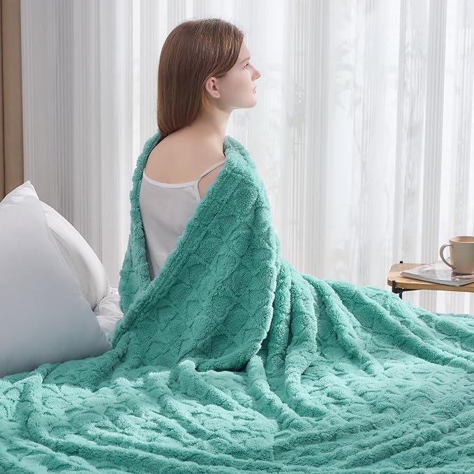 NEWCOSPLAY 3D Heart Checkered Flannel Queen Blanket, Sage Green, 90"x90" | Super Soft Cute Lightweight Decorative Premium Silky Fleece Blanket for Couch Sofa Bed, Gift for Women Men, All Season Use